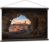 WallClassics - Affiche Textile - Vue du Village depuis la Grotte de Pierre - 90x60 cm Photo sur Textile