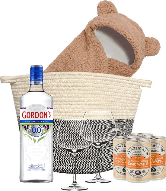 Gordon's Gin Tonic alcoholvrij cadeaupakket voor Babyshower met teddy beer rompertje, Fentimans tonic, glazen in een grote mand