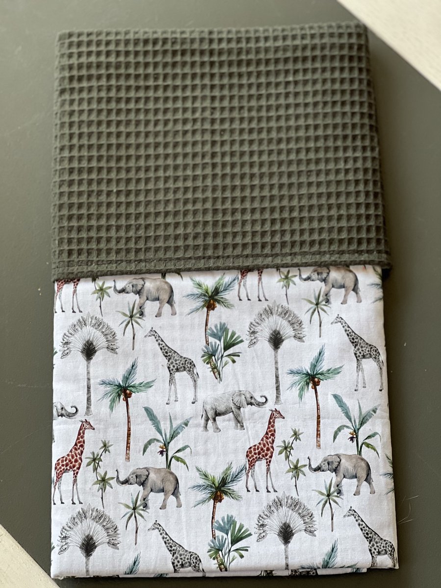 baby deken kinderwagen deken wieg deken donker groen jungle giraffe olifantjes 60 x 90 cm
