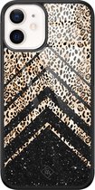 Casimoda® hoesje - Geschikt voor iPhone 12 Mini - Chevron Luipaard - Luxe Hard Case Zwart - Backcover telefoonhoesje - Bruin/beige