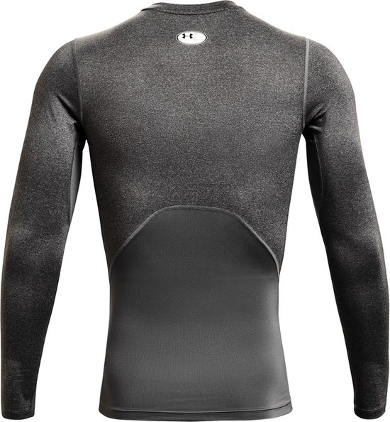 Achterkant grijs sportshirt met lange mouwen, ronde hals en zwart Under Armour logo.