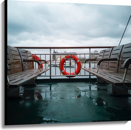 Canvas - Bankjes op Boot - 100x100 cm Foto op Canvas Schilderij (Wanddecoratie op Canvas)