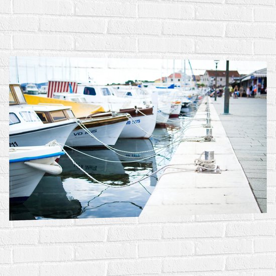 WallClassics - Muursticker - Boten in Haven - 105x70 cm Foto op Muursticker