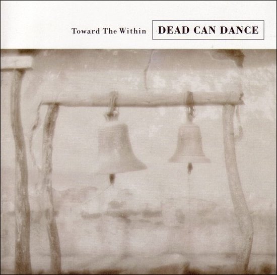 Albumhoes 'Toward The Within' van Dead Can Dance met twee klokken aan een houten balk.