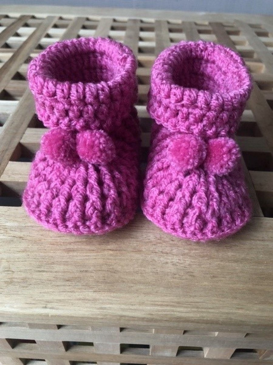 Babyslofjes 0-6 maanden | gehaakt | zool 11cm | roze | handgemaakt | baby cadeau | baby shower cadeau | kraamcadeau | Sinterklaascadeau baby | Kerstcadeau baby | pantoffels | meisjes pantoffels | winter | warme pantoffels