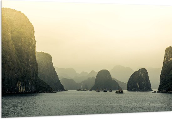WallClassics - Acrylglas - Ha Long Bay - Vietnam - 150x100 cm Foto op Acrylglas (Met Ophangsysteem)