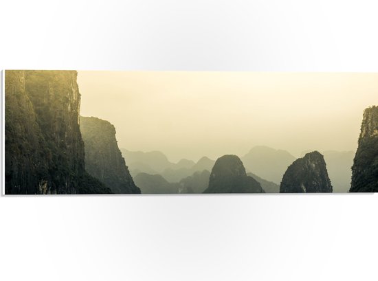 WallClassics - PVC Schuimplaat- Ha Long Bay - Vietnam - 60x20 cm Foto op PVC Schuimplaat