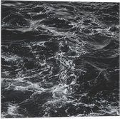 WallClassics - Vlag - Golvende Zee Zwart/Wit - 50x50 cm Foto op Polyester Vlag