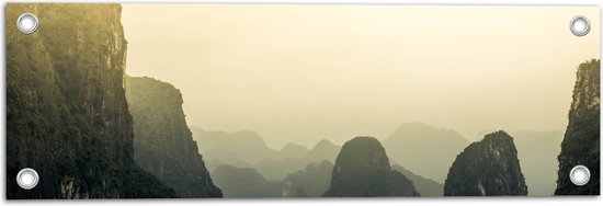 WallClassics - Tuinposter – Ha Long Bay - Vietnam - 60x20 cm Foto op Tuinposter  (wanddecoratie voor buiten en binnen)