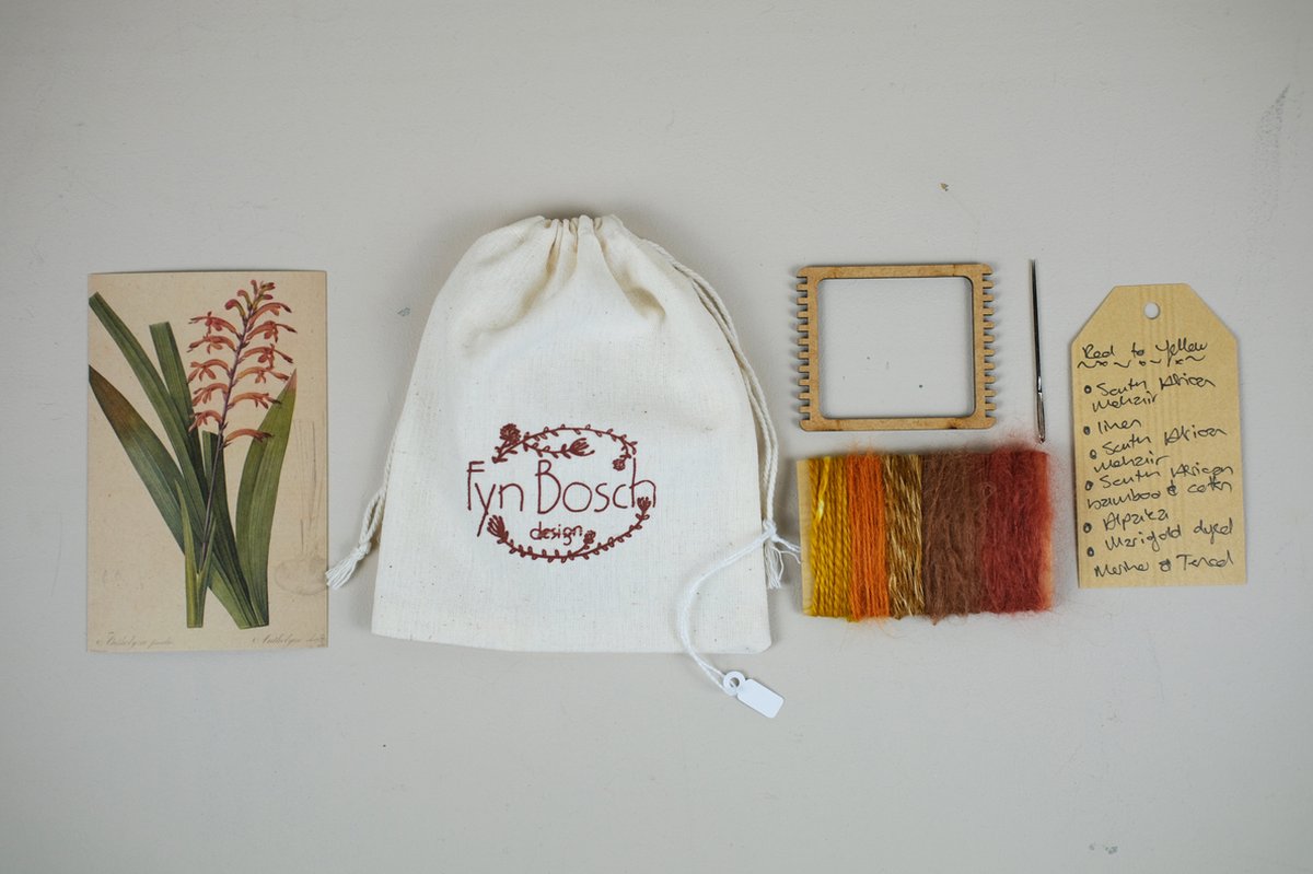 FynBosch Design Oranje Gladiool (Antholyza) - Botanische Bloemen DIY Weefpakket Klein -  Leer Weven - Mini Weaving with Flowers - Weefraam - Weefbord - Botanical Hobby - Natuurlijke garens - Pierre-Joseph Redouté Inspired