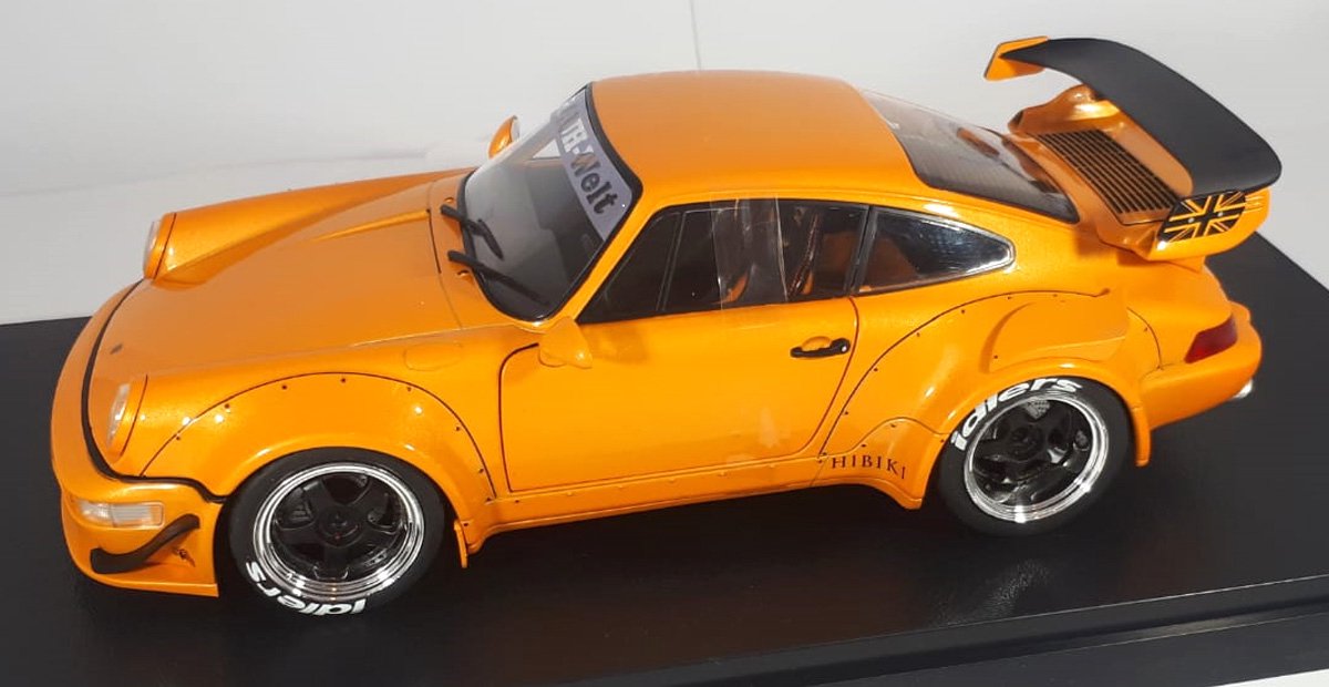 Porsche 964 RWB Hibiki (Oranje) (22 cm) 1/18 Solido + Luxe Showcase {Modelauto - Schaalmodel - Miniatuurauto}