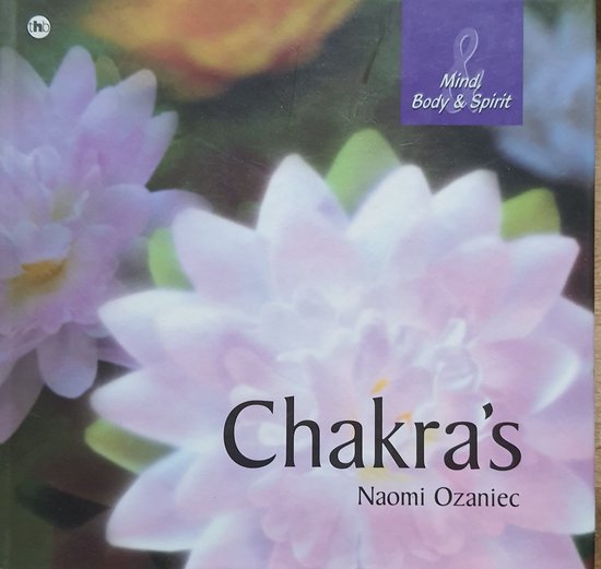 Boek met de titel Chakra's, met een close-up van roze waterlelies en de tekst 'Mind, Body & Spirit'.