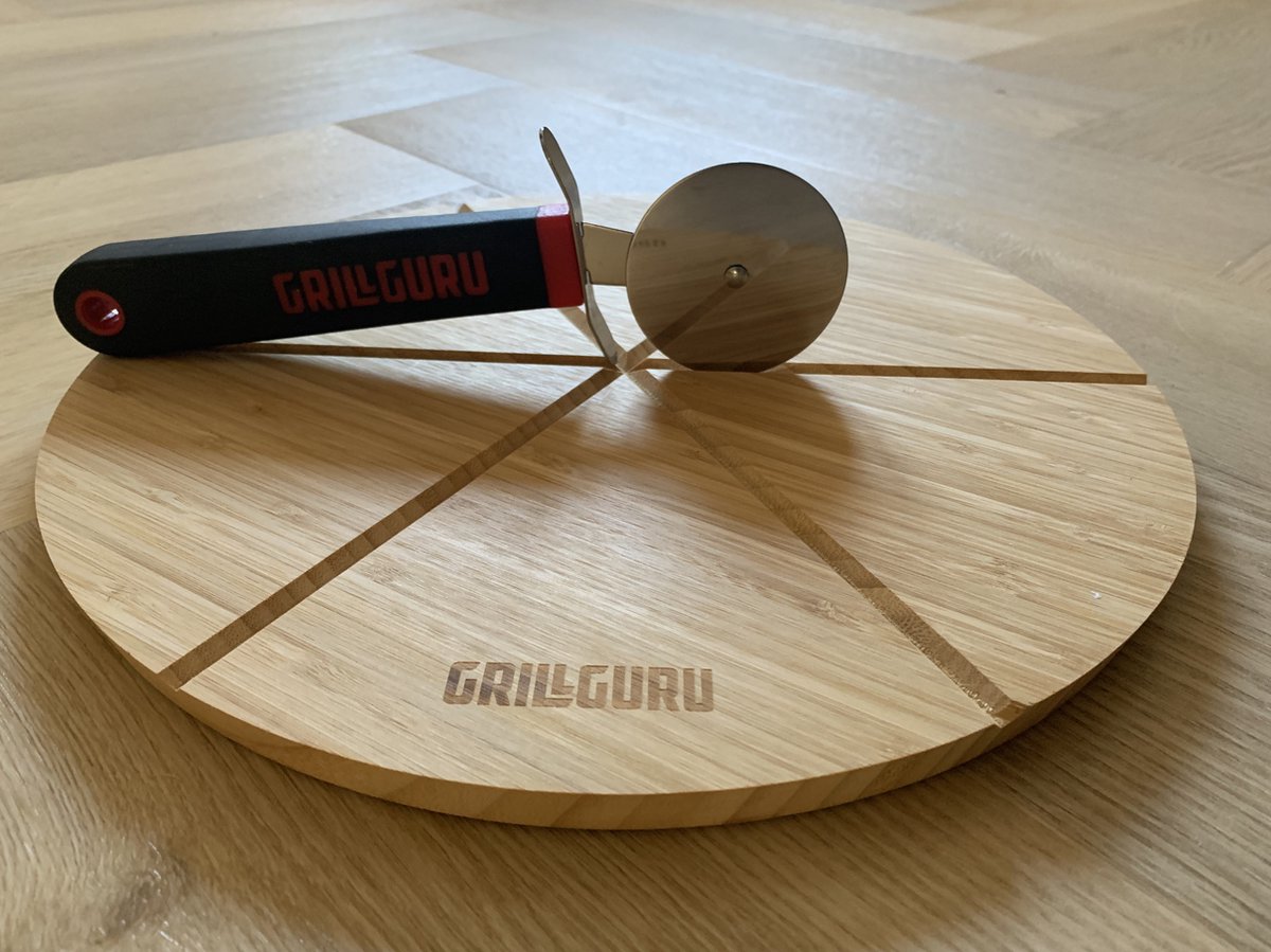 Grill Guru Pizza Guru board and cutter pizza plank en Snijder