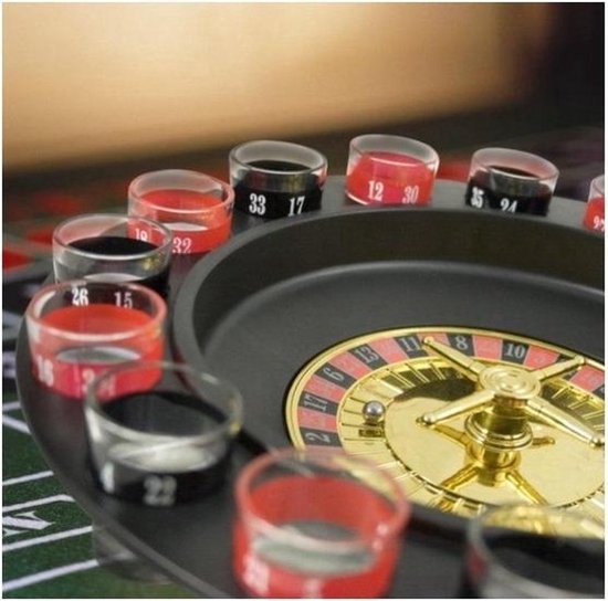 Afbeelding van het spel Femur Roulette Drankspel – Roulette Drinking Game – Drankspelletjes – Gezelschapsspel – Shotspel – Bekend van TikTok - Inclusief 16 shotglaasjes