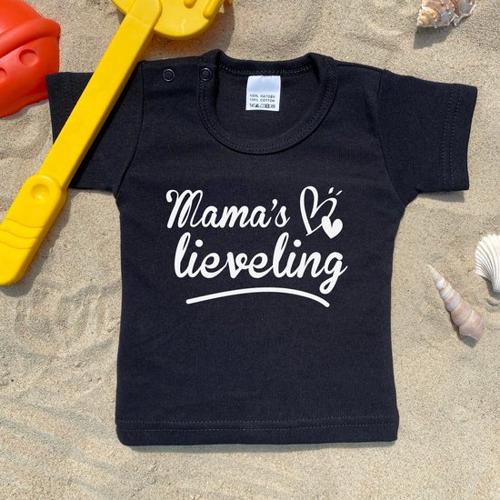 Kinder - t-shirt - Mama's lieveling - maat: 68 - kleur: zwart - 1 stuks - mama - moeder - kinderkleding - shirt - baby kleding - kinderkleding jongens - kinderkleding meisjes