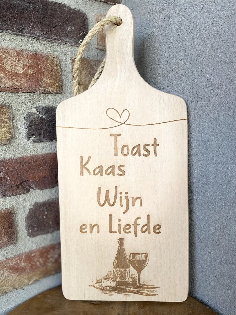 Creaties van Hier - serveerplankje - toast,kaas,wijn en liefde - 35 cm - hout