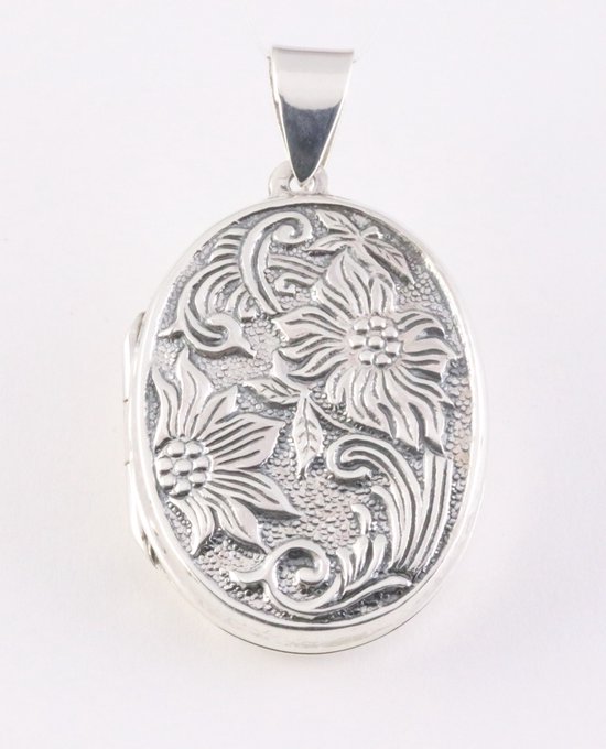 Ovaal zilveren medaillon met bloemengravering