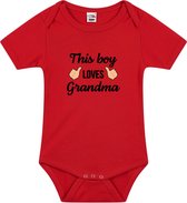 This boy loves grandma tekst baby rompertje rood jongens - Cadeau oma - Babykleding 92