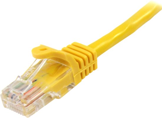 Un câble réseau jaune Cat 5e avec un connecteur RJ45 transparent doté d'un clip jaune et du nom de marque 'RON'.