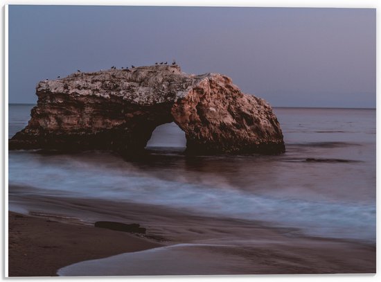 WallClassics - PVC Schuimplaat - Boog van Natuursteen in de Zee - 40x30 cm Foto op PVC Schuimplaat (Met Ophangsysteem)