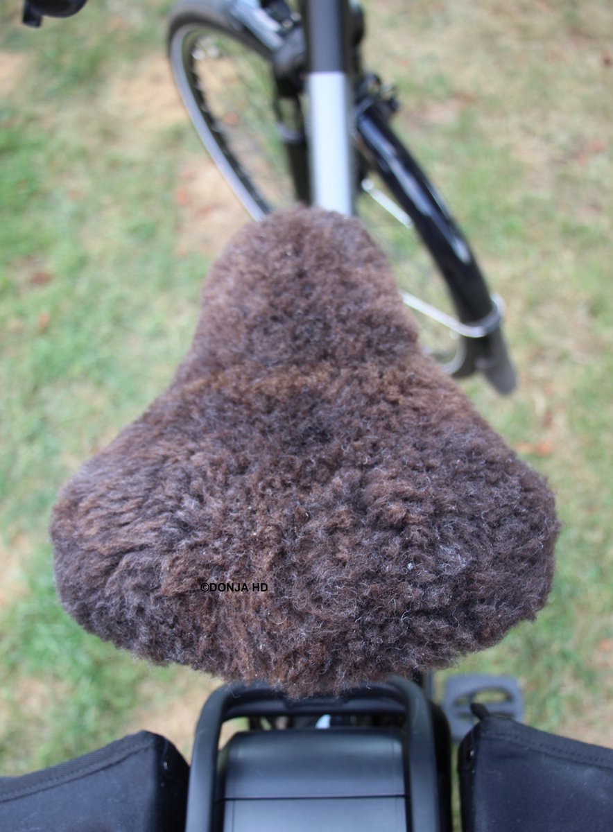 Kwelling Verstenen tempo Donja HD schapenvacht fietszadel hoesje zadel dekje bruin-zwart 100%  natuurlijke wol... | bol.com