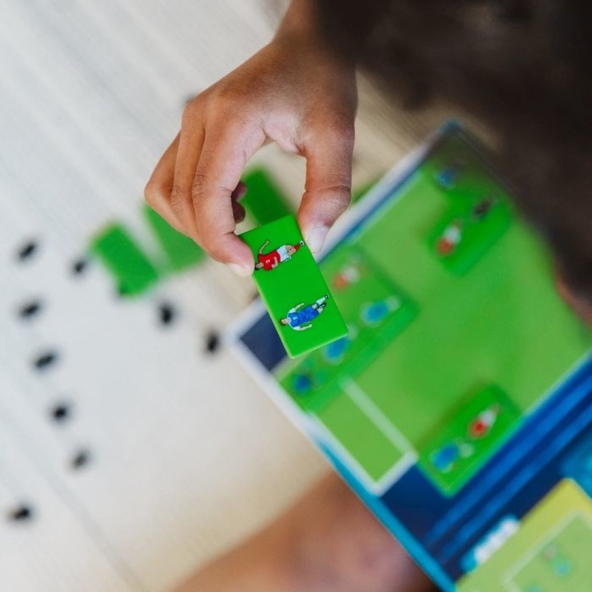 SmartGames Gooal! - Magnetisch Reisspel & Denkspel - 48 Opdrachten met Voetbalthema - Educatief Solospel voor Kinderen - Vanaf 6 Jaar — cadeau in Spellen & Speelgoed - foto 2