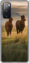 Geschikt voor Samsung Galaxy S20 FE hoesje - Paarden - Lucht - Gras - Siliconen Telefoonhoesje