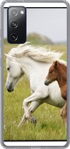 Geschikt voor Samsung Galaxy S20 FE hoesje - Paarden - Dieren - Gras - Siliconen Telefoonhoesje