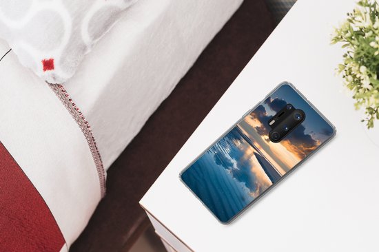 Telefoonhoesje Geschikt voor OnePlus 8 Pro hoesje - Zonsondergang bij de Nederlandse kust - Siliconen Telefoonhoesje Telefoonhoesje