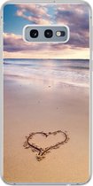 Geschikt voor Samsung Galaxy S10e hoesje - Hart op het strand in Nederland - Siliconen Telefoonhoesje