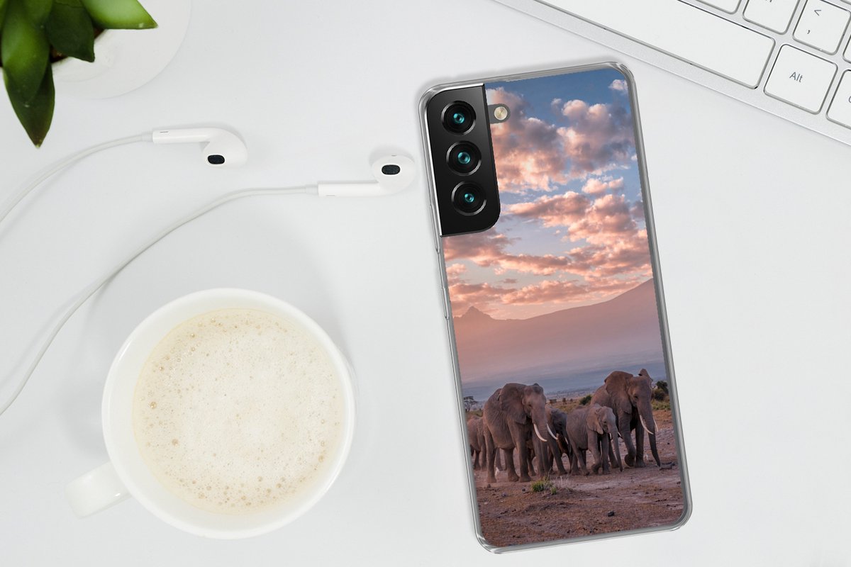 Telefoonhoesje Geschikt voor Samsung Galaxy S22 hoesje - Olifant - Dieren - Avond - Landschap - Savanne - Siliconen Telefoonhoesje Telefoonhoesje — cadeau in Cadeau-ideeën - foto 4