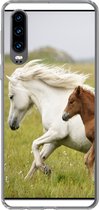 Geschikt voor Huawei P30 hoesje - Paarden - Dieren - Gras - Siliconen Telefoonhoesje