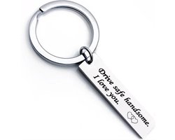 CHPN - Sleutelhanger - Drive Safe Sleutelhanger - Zilverkleurige - Auto sleutelhanger - Cadeau - Rijbewijs - Rijbewijs gehaald