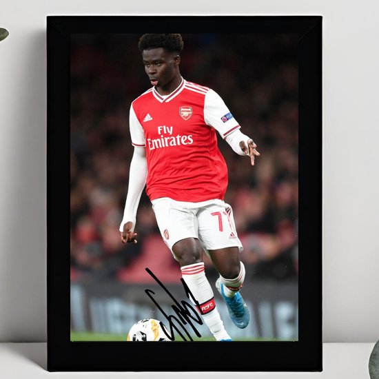 Bukayo Saka Ingelijste Handtekening – 15 x 10cm In Klassiek Zwart Frame – Gedrukte handtekening – Arsenal FC - Voetbal - Football - Engels Elftal - The Three Lions