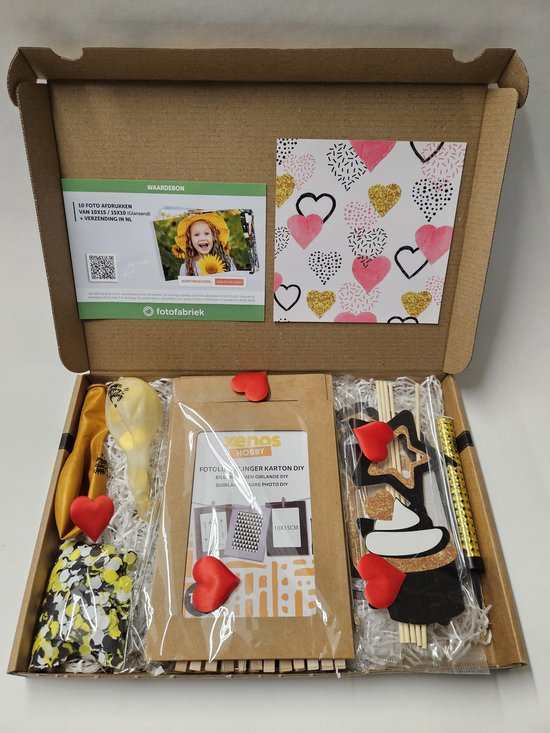 Foto Pret Pakket - Love (Hartjes) met fotocadeaubon, mystery card met persoonlijke (video)boodschap en vele foto-feestartikelen | Verjaardag | Jubileum | Zomaar