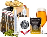 SIMPELBROUWEN® - Cadeaubox Blond - Bierbrouwpakket - Zelf bier brouwen pakket - Startpakket - Gadgets Mannen - Cadeau - vaderdag cadeau - vaderdag geschenk - Verjaardag - Cadeau voor man - vaderdag cadeaupakket - vaderdag cadeautje