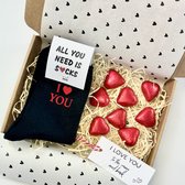 Damessokken (maat 39/42) en chocolade hartjes | Valentijn Cadeau | Valentines Day Gift | Cadeau Voor Haar | Romantisch Cadeau | Valentijnsdag | Verjaardag cadeau