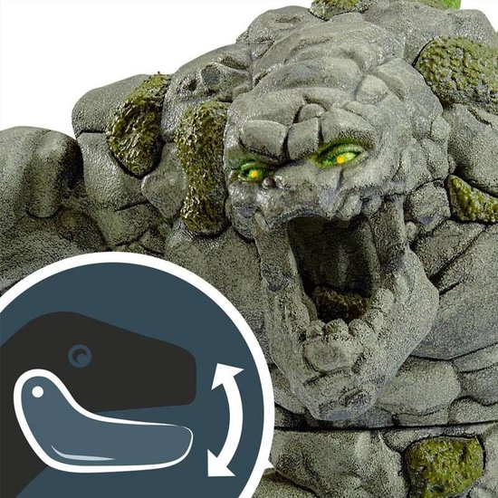 Close-up van een agressief stenen monster figuur met groene ogen en opengesperde mond, met draaiende cirkel.