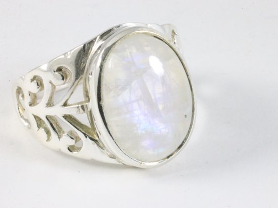 Opengewerkte zilveren ring met regenboog maansteen