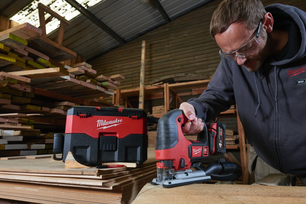 MILWAUKEE® M18 FBJS Scie sauteuse sans fil - Coupes rapides allant jusqu'à  32 m en OSB 19 mm 