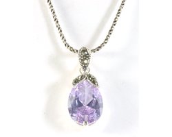 Omslag van Zilveren hanger met amethist en marcasiet aan ketting