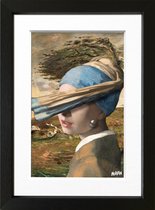 Kunstcadeau grappige kunst in het klein - Vermeer Meisje met de Parel in de Storm - ingelijst met fotografische passe-partout - 15x20cm