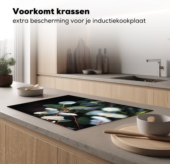 KitchenYeah® Inductie beschermer 76x51.5 cm - Eucalyptus bladeren aan takken - Kookplaataccessoires - Afdekplaat voor kookplaat - Inductiebeschermer - Inductiemat - Inductieplaat mat