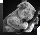 KitchenYeah® Inductie beschermer 59x52 cm - Slapende koala op zwarte achtergrond in zwart-wit - Kookplaataccessoires - Afdekplaat voor kookplaat - Inductiebeschermer - Inductiemat - Inductieplaat mat