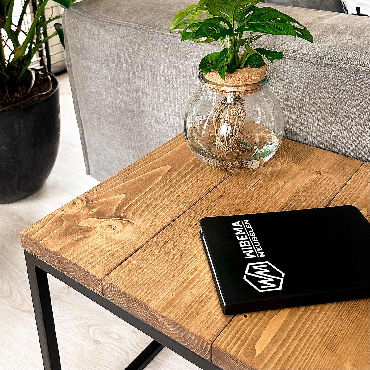Industriële bijzettafel "Denton" - 50 x 50 x 50 cm - Hout en staal - Handgemaakt