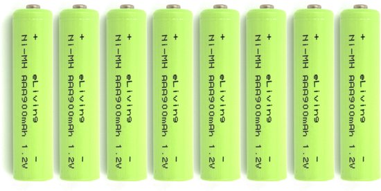Zeven lichtgroene eliving Ni-MH AAA 900mAh 1.2V oplaadbare batterijen naast elkaar.