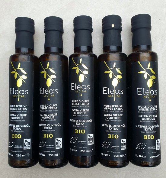 AANBIEDING: 5 prachtige flessen biologische extra vergine olijfolie. Rechtstreeks van ELEAS in Griekenland. Zet één op tafel, één in de keuken en geef er drie kado! Let op: zodra je deze olie proeft, houd je de drie flessen voor jezelf. Zoek op Eleas
