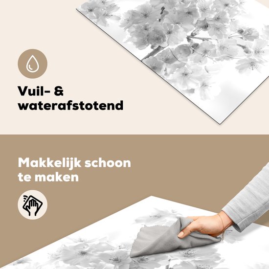 KitchenYeah® Inductie beschermer 80x52 cm - Close-up van de bloesem van een kersenboom - zwart wit - Kookplaataccessoires - Afdekplaat voor kookplaat - Inductiebeschermer - Inductiemat - Inductieplaat mat