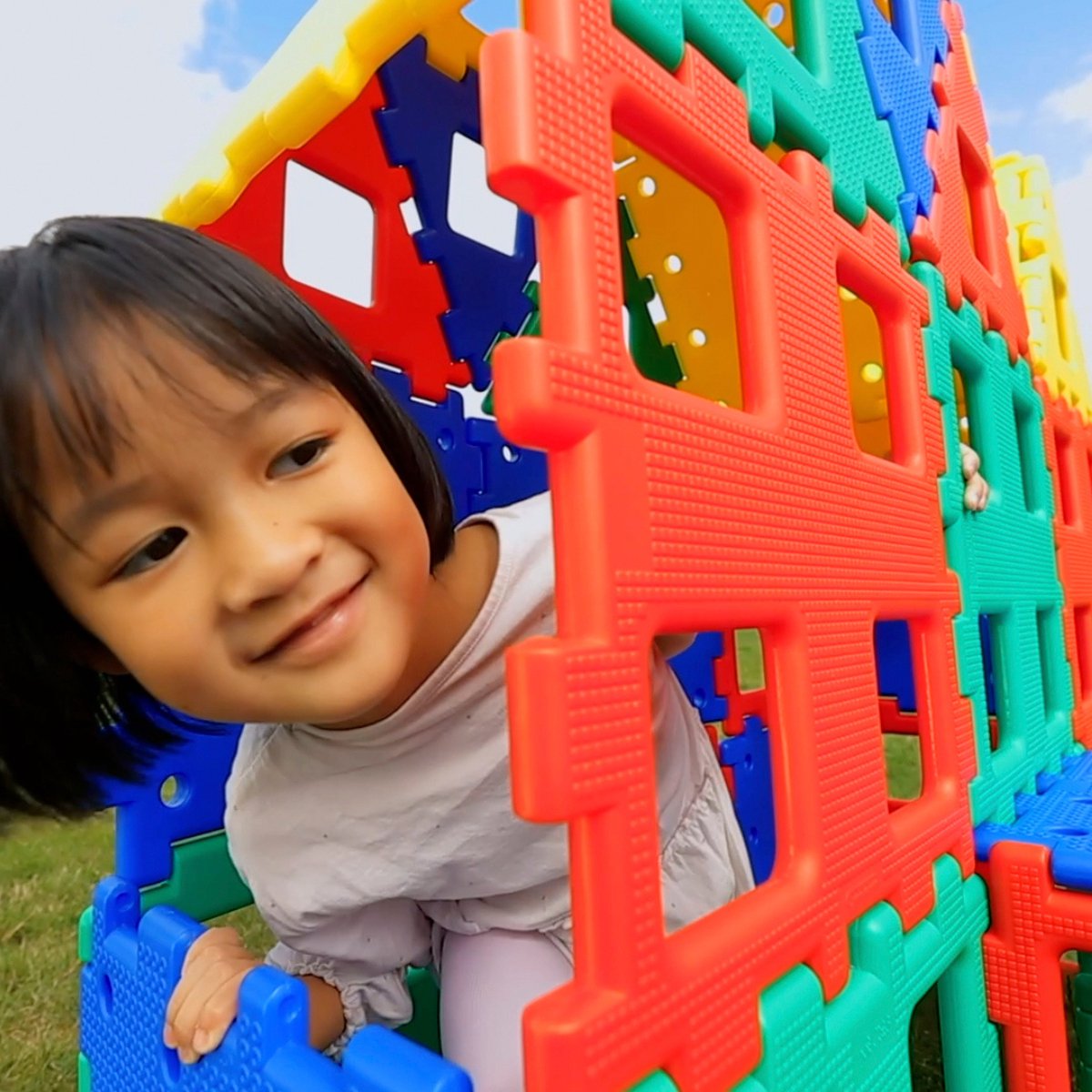 Polydron XL platen 36 delen set 3 - Speelgoed voor buiten en binnen - Grote Bouwwerken maken - Ideaal voor scholen, BSO en kinderopvang - Dit speelgoed bevorderd de samenwerking en leert de kinderen 2D en 3D te bouwen.
