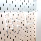 Witte haken voor het Ikea Skadis pegboard type L4 (voor overlockgaren)